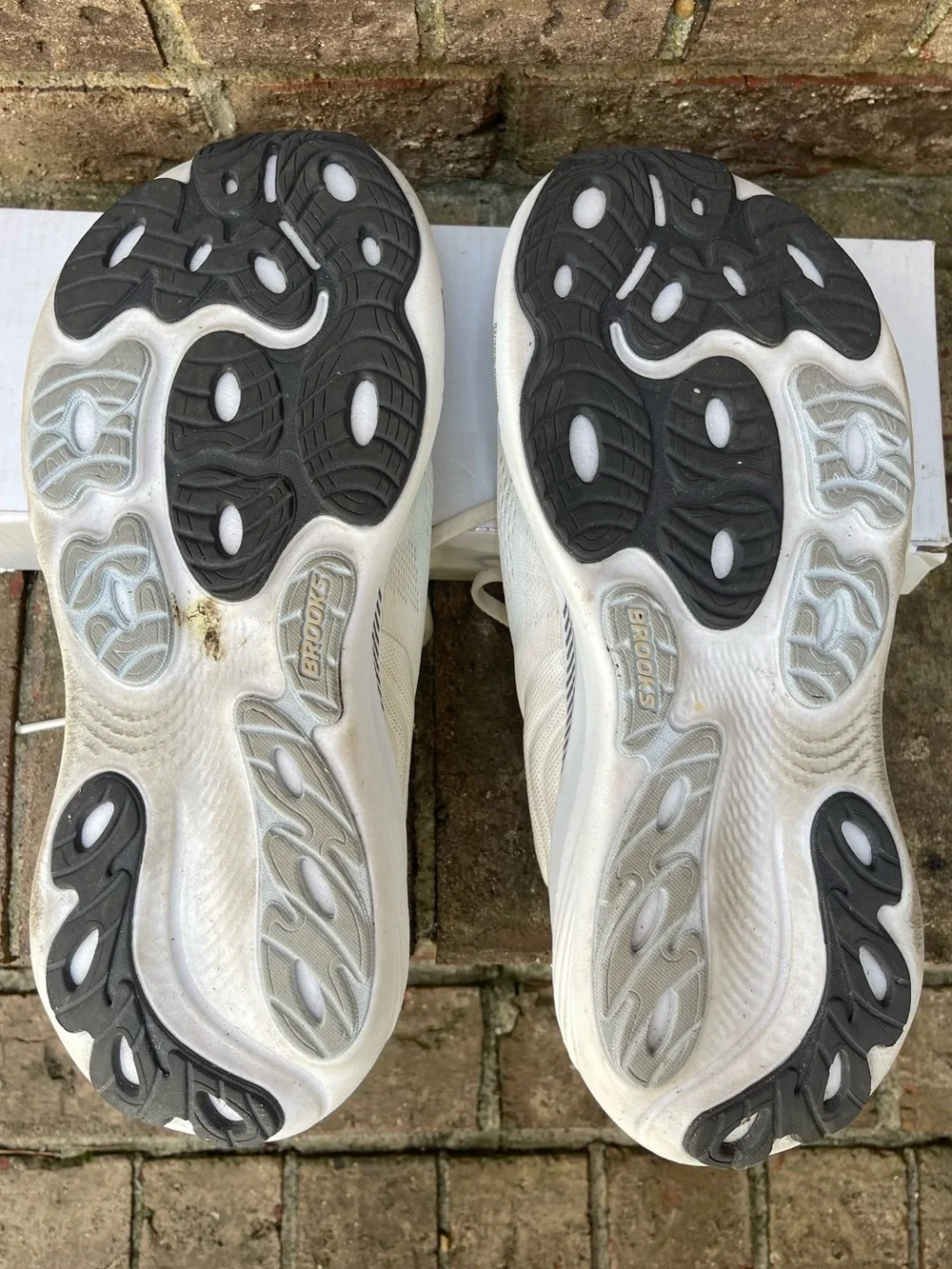 Brooks Adrenaline GTS 25 Women’s 10 White Silver Running Shoes No Insoles